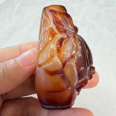 Seven Chinese jade, jadeite and agate wares, including snuff bottles — photo 15