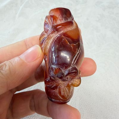 Seven Chinese jade, jadeite and agate wares, including snuff bottles — photo 16
