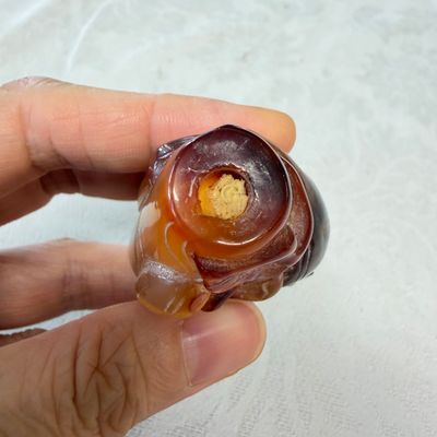 Seven Chinese jade, jadeite and agate wares, including snuff bottles — photo 17