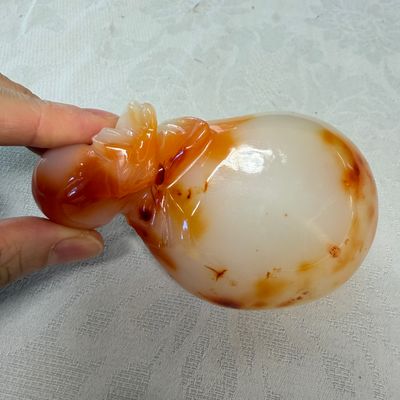 Seven Chinese jade, jadeite and agate wares, including snuff bottles — photo 20