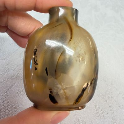 Seven Chinese jade, jadeite and agate wares, including snuff bottles — photo 25