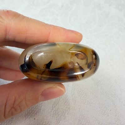 Seven Chinese jade, jadeite and agate wares, including snuff bottles — photo 27