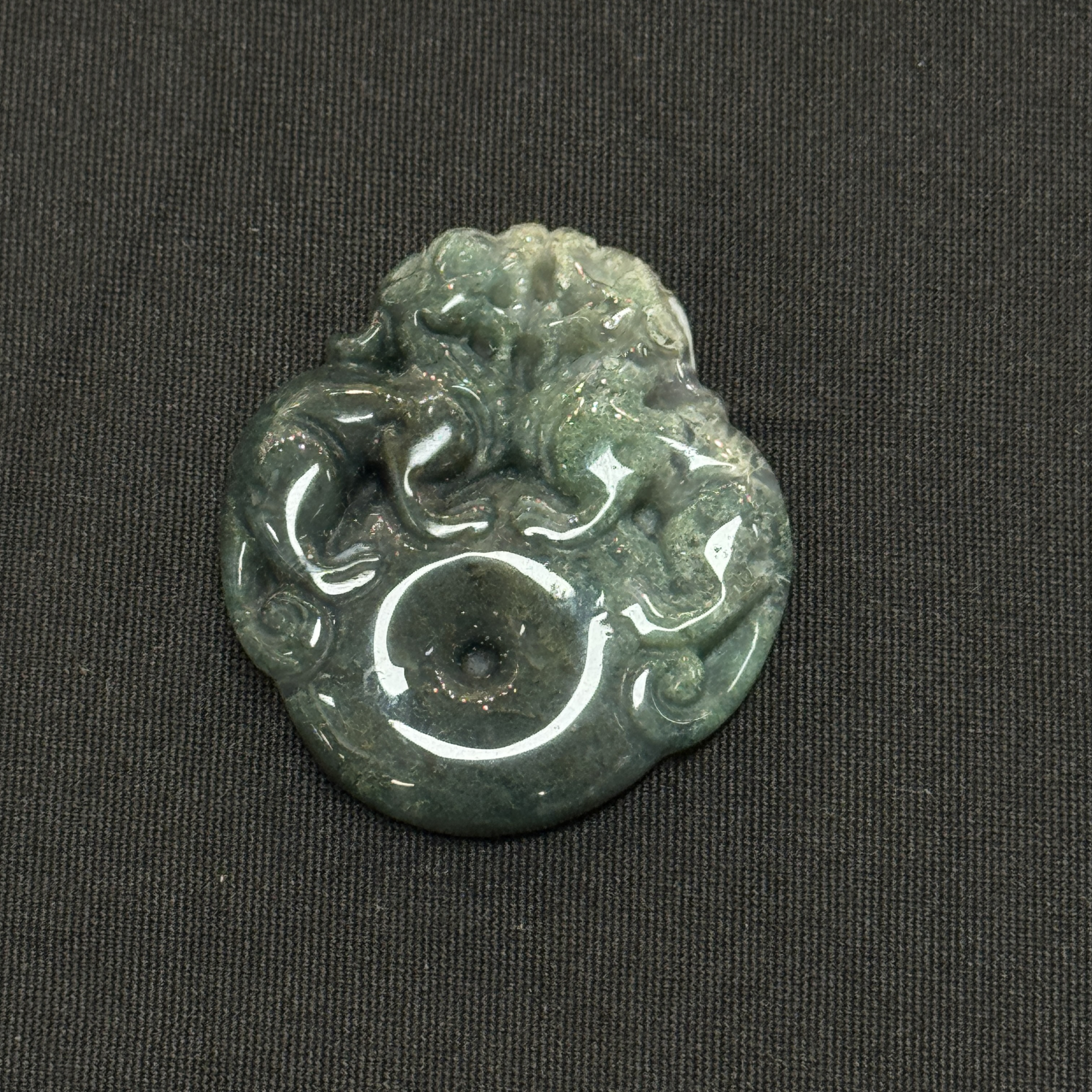 Seven Chinese jade, jadeite and agate wares, including snuff bottles — photo 35