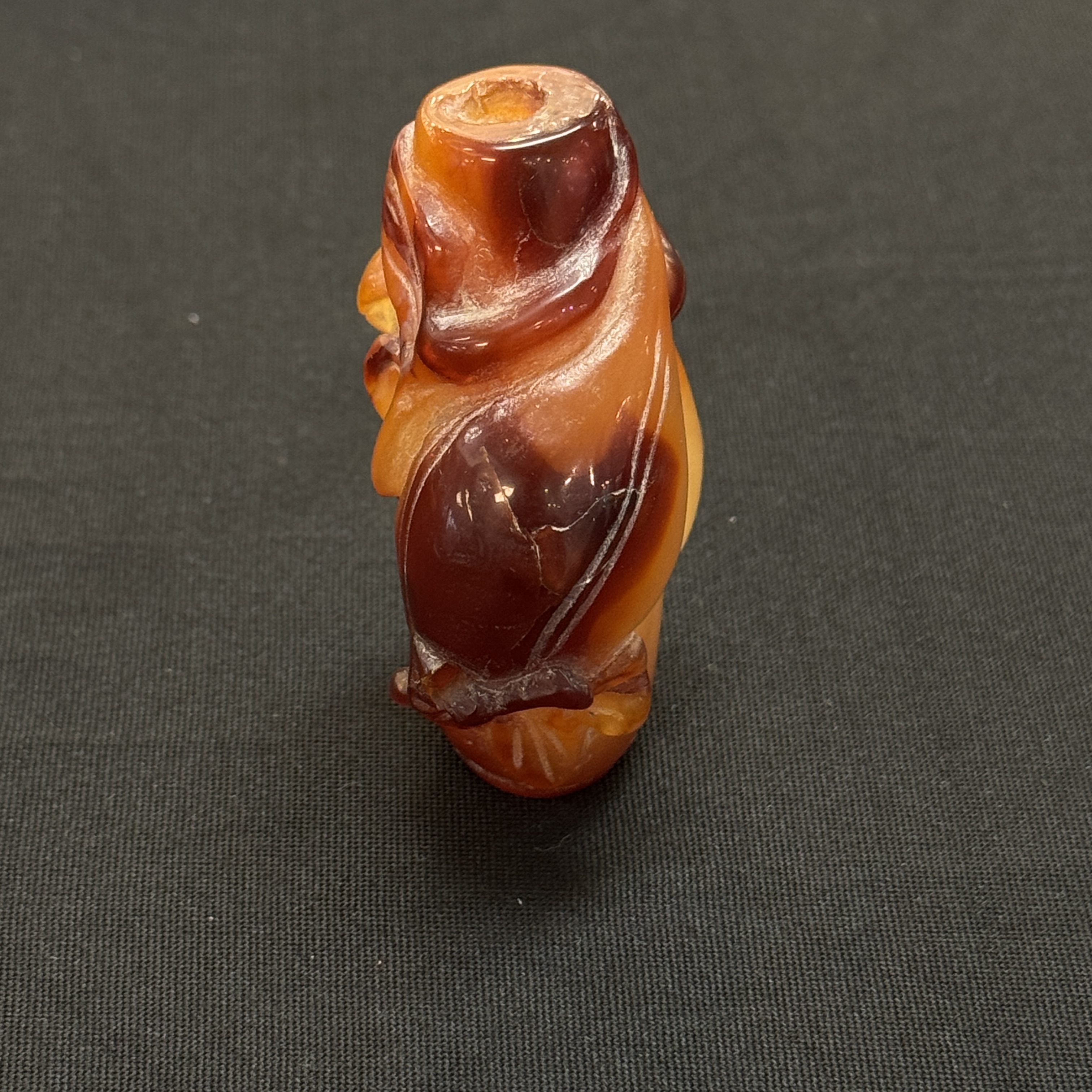 Seven Chinese jade, jadeite and agate wares, including snuff bottles — photo 39