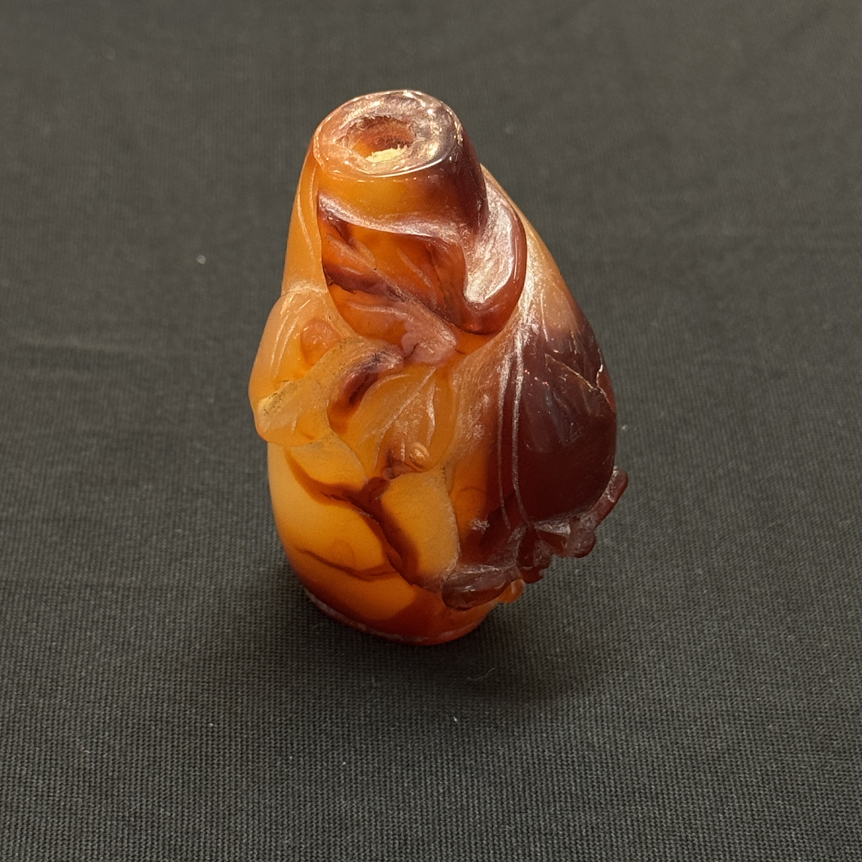 Seven Chinese jade, jadeite and agate wares, including snuff bottles — photo 40