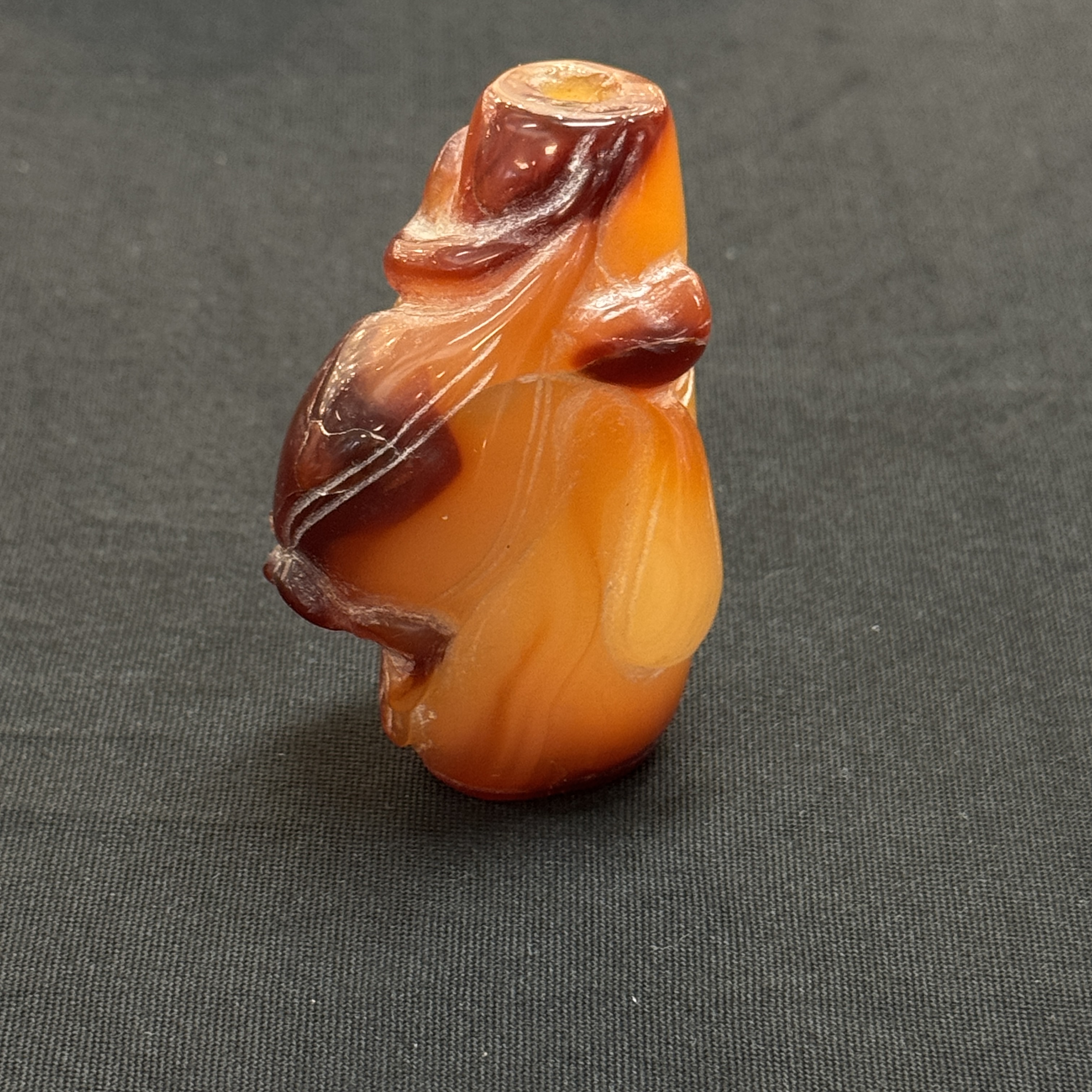 Seven Chinese jade, jadeite and agate wares, including snuff bottles — photo 42