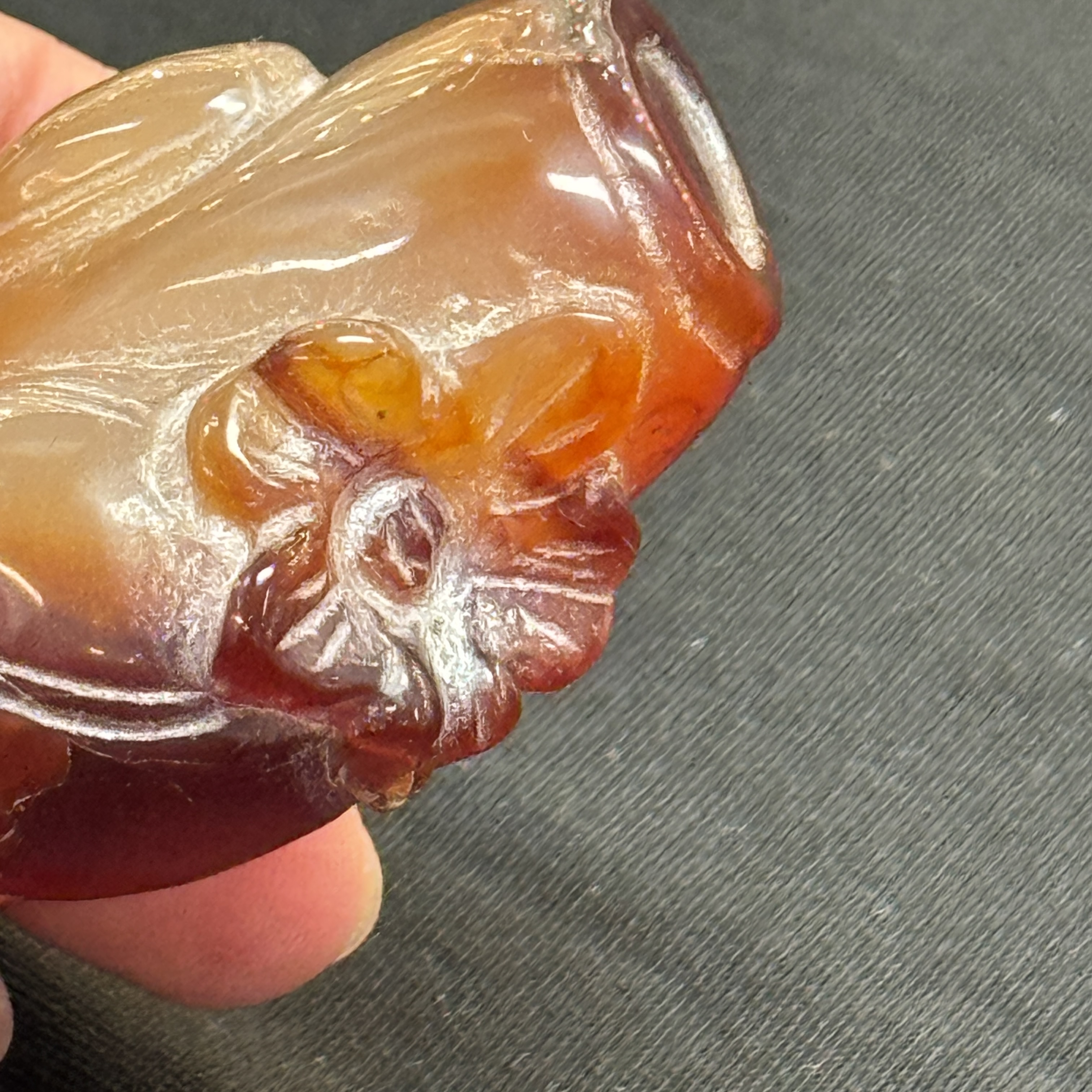 Seven Chinese jade, jadeite and agate wares, including snuff bottles — photo 43
