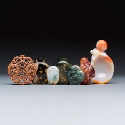 Seven Chinese jade, jadeite and agate wares, including snuff bottles, 19/20th C.