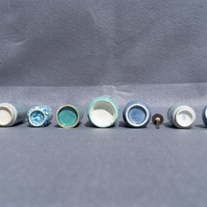 Seven Chinese miniature vases and snuff bottles, 19/20th C. — photo 16