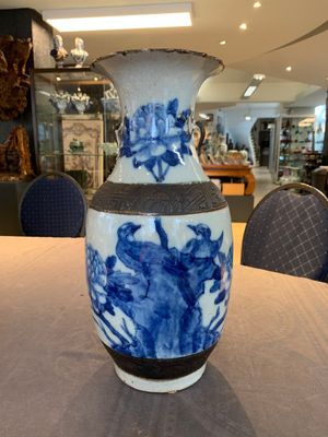Seven Chinese Nanking blue and white and famille verte crackle-glazed vases, 19/20th C. — photo 13