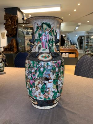 Seven Chinese Nanking blue and white and famille verte crackle-glazed vases, 19/20th C. — photo 19
