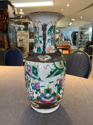 Seven Chinese Nanking blue and white and famille verte crackle-glazed vases, 19/20th C. — photo 2