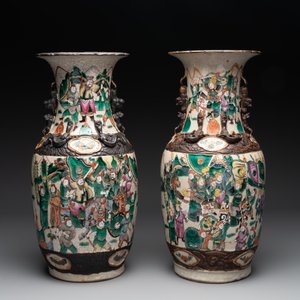 Seven Chinese Nanking blue and white and famille verte crackle-glazed vases, 19/20th C. — photo 4