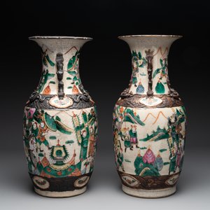 Seven Chinese Nanking blue and white and famille verte crackle-glazed vases, 19/20th C. — photo 7