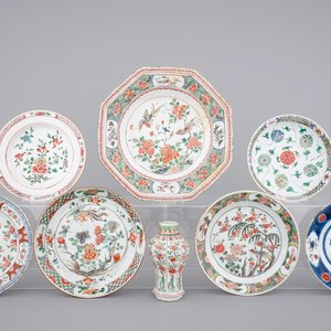 Seven Chinese porcelain plates and a famille verte vase, Kangxi — photo 1