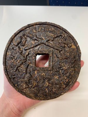 Seven Chinese Pu'er tea and black tea bricks, 20th C. — photo 5