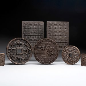 Seven Chinese Pu'er tea and black tea bricks, 20th C. — photo 2