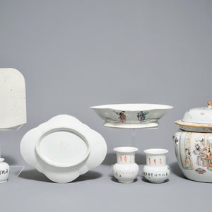 Seven Chinese qianjiang cai and famille rose wares, 19/20th C. — 照片 2