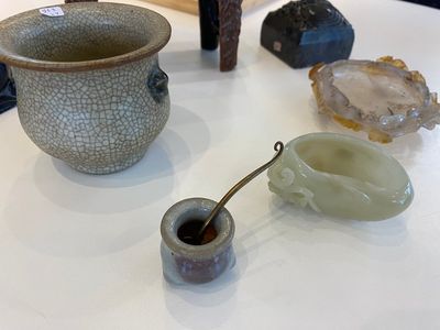Seven Chinese scholar's objects in porcelain and hardstone, 19/20th C. — 照片 2