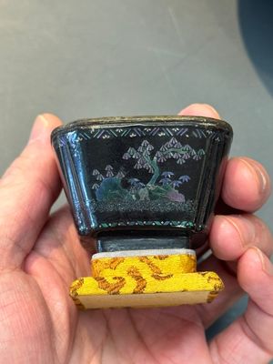 Seven Chinese silver-lined laque burgauté wine cups and two stands, Kangxi — photo 3