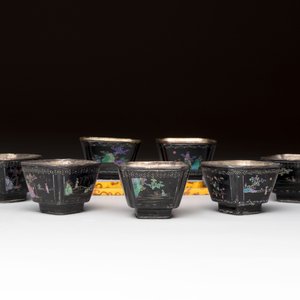 Seven Chinese silver-lined laque burgauté wine cups and two stands, Kangxi — photo 2