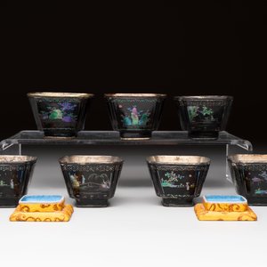 Seven Chinese silver-lined laque burgauté wine cups and two stands, Kangxi — photo 4