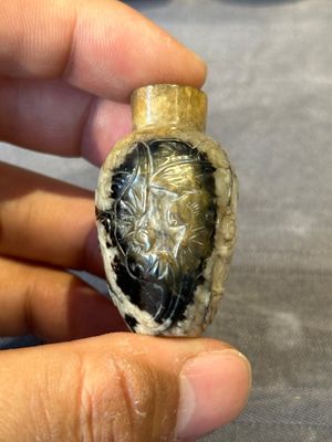 Seven Chinese smoky quartz, agate and hardstone snuff bottles, 19/20th C. — photo 17