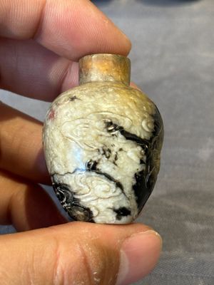 Seven Chinese smoky quartz, agate and hardstone snuff bottles, 19/20th C. — photo 18