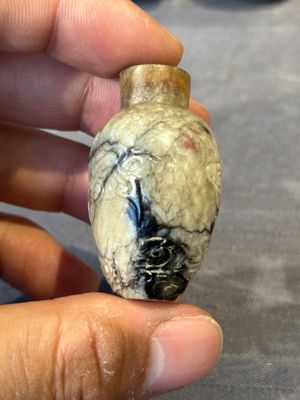 Seven Chinese smoky quartz, agate and hardstone snuff bottles, 19/20th C. — photo 19