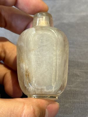 Seven Chinese smoky quartz, agate and hardstone snuff bottles, 19/20th C. — photo 25