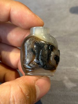 Seven Chinese smoky quartz, agate and hardstone snuff bottles, 19/20th C. — photo 3