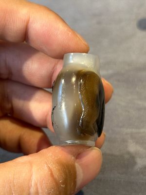 Seven Chinese smoky quartz, agate and hardstone snuff bottles, 19/20th C. — photo 4