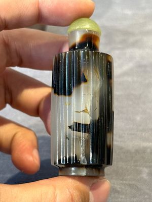 Seven Chinese smoky quartz, agate and hardstone snuff bottles, 19/20th C. — photo 41