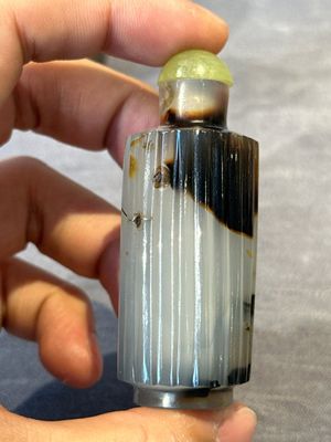 Seven Chinese smoky quartz, agate and hardstone snuff bottles, 19/20th C. — photo 42