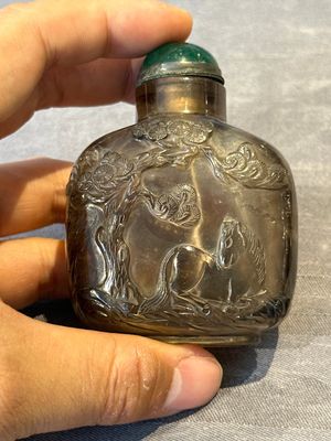 Seven Chinese smoky quartz, agate and hardstone snuff bottles, 19/20th C. — photo 48