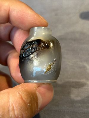 Seven Chinese smoky quartz, agate and hardstone snuff bottles, 19/20th C. — photo 5
