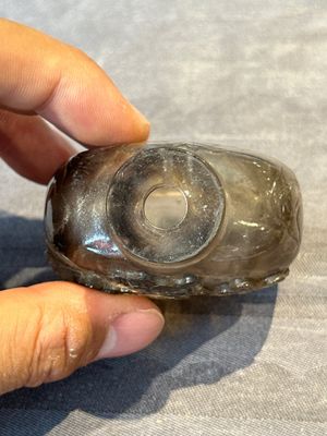 Seven Chinese smoky quartz, agate and hardstone snuff bottles, 19/20th C. — photo 52