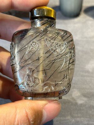 Seven Chinese smoky quartz, agate and hardstone snuff bottles, 19/20th C. — photo 9