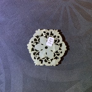 Seven Chinese white and celadon jade buttons, 18/20th C. — 照片 18