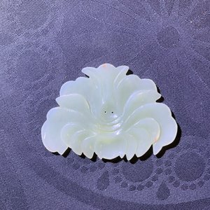 Seven Chinese white and celadon jade buttons, 18/20th C. — 照片 9