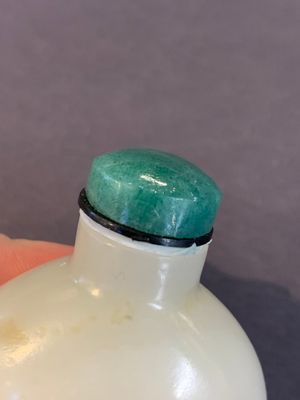 Seven Chinese white and celadon jade snuff bottles, 19th C. — photo 12