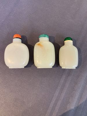 Seven Chinese white and celadon jade snuff bottles, 19th C. — photo 2