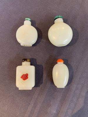 Seven Chinese white and celadon jade snuff bottles, 19th C. — photo 8