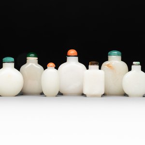 Seven Chinese white and celadon jade snuff bottles, 19th C. — photo 1