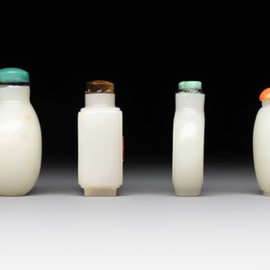 Seven Chinese white and celadon jade snuff bottles, 19th C. — photo 11
