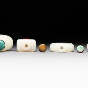 Seven Chinese white and celadon jade snuff bottles, 19th C. — photo 12