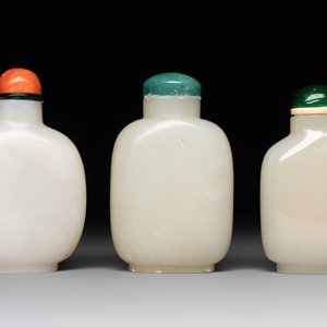 Seven Chinese white and celadon jade snuff bottles, 19th C. — photo 4