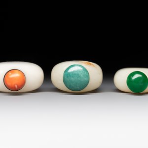 Seven Chinese white and celadon jade snuff bottles, 19th C. — photo 6