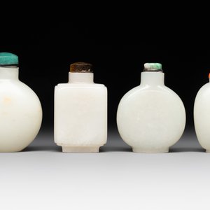 Seven Chinese white and celadon jade snuff bottles, 19th C. — photo 8