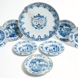 Seven Dutch Delft blue and white plates and a large armorial dish, 17/18th C. — photo 1